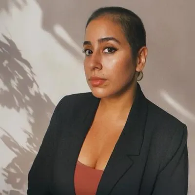 Ra Avis headshot.