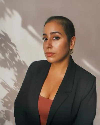 Ra Avis headshot.