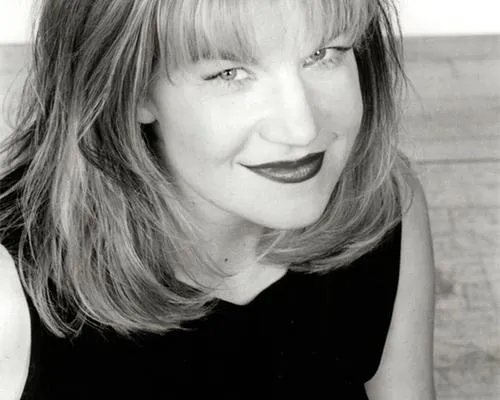 Elizabeth Hawes headshot.